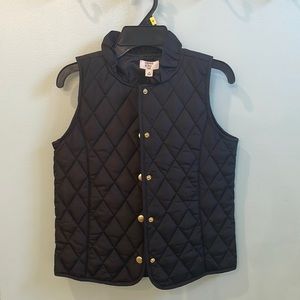 Black puffer wind vest